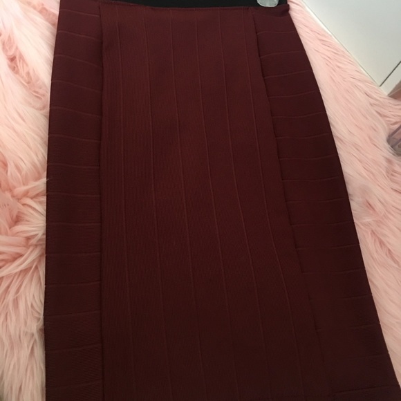🔻Z A R A Burgundy midi skirt 🔻 - Picture 3 of 6